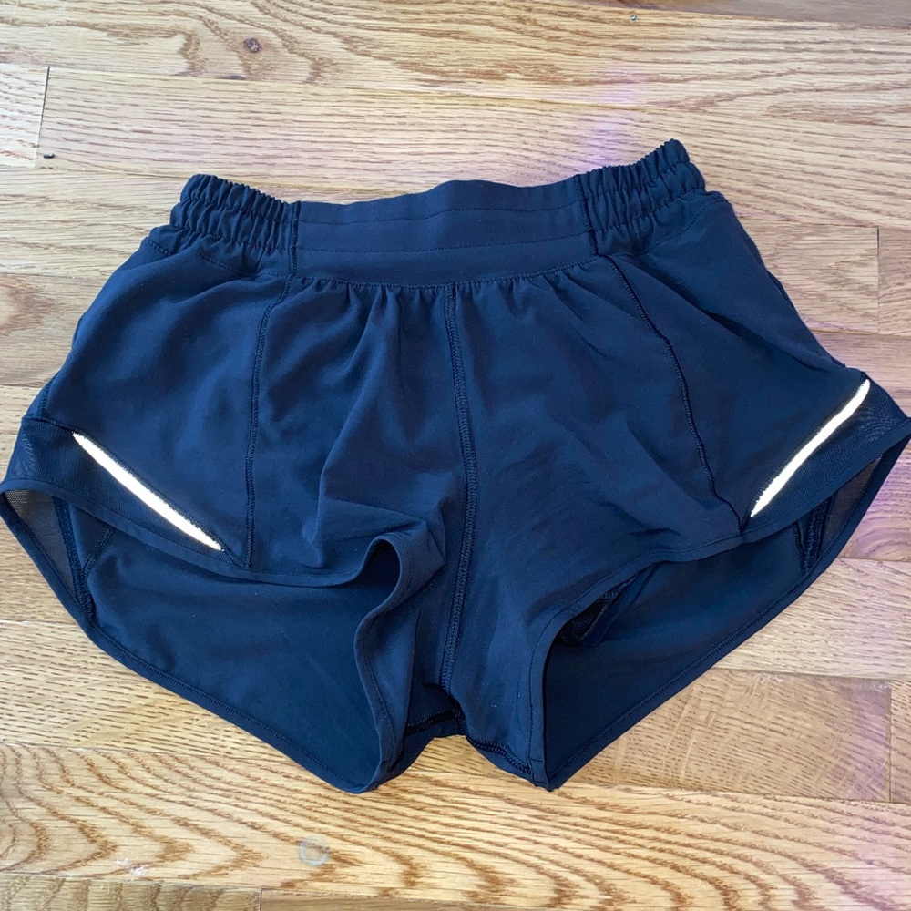 Lululemon Hotty Hot Low Rise Short 2.5